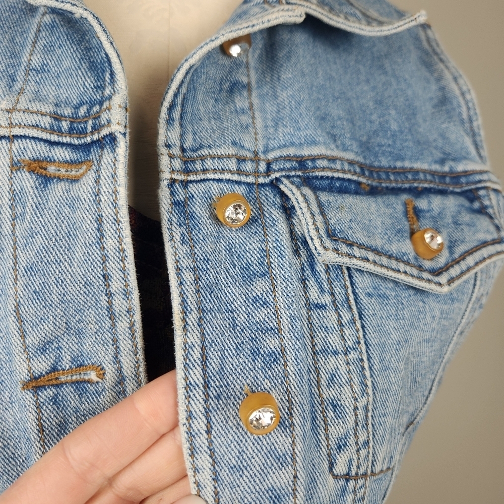VTG 90s Cropped Denim Jean Vest With  Gem Button Detailing Size S Fits Medium - Picture 5 of 10
